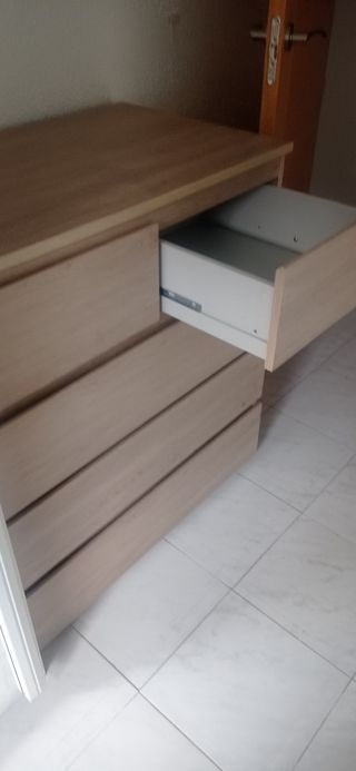 Cómoda de madera color Roble