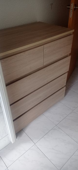 Cómoda de madera color Roble