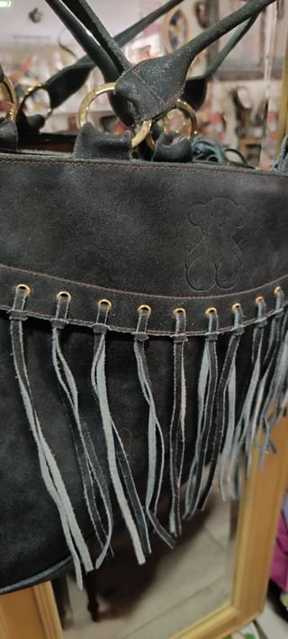 Bolso Tous Negro con Detalles Dorados
