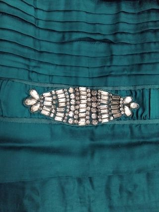 Vestido Tintoretto verde con pedrería