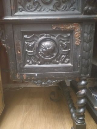 Mesa de despacho antigua tallada