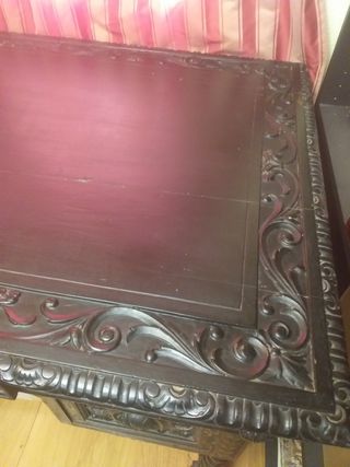 Mesa de despacho antigua tallada
