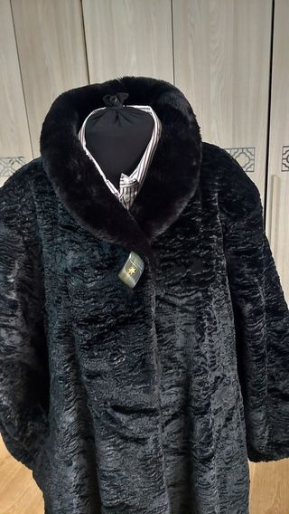 Cappotto finta pelliccia tipo Astrakan a ruota