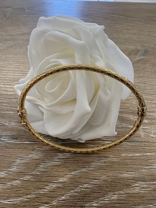 Pulsera de oro media caña