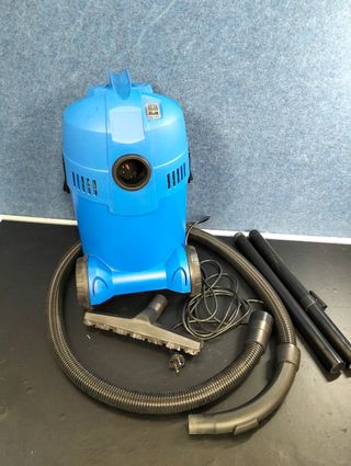 Aspirador Nilfisk Buddy II 18L 1200W seco/húmedo