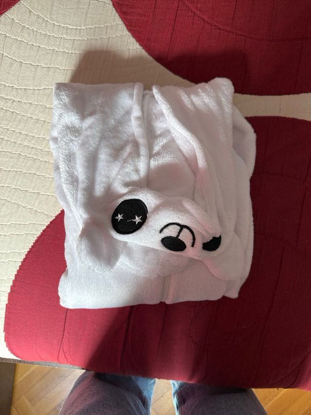 Traje de conejo blanco