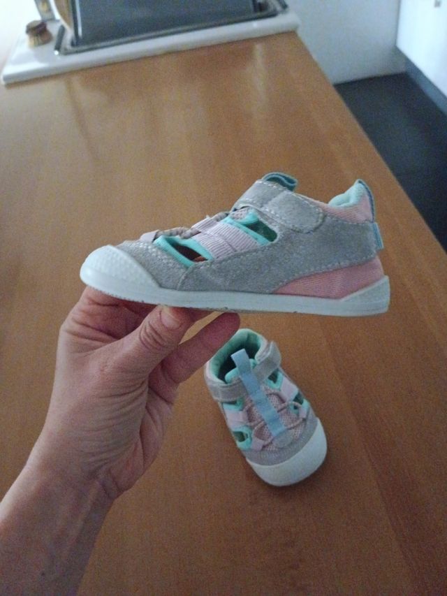 Zapatillas barefoot niña rosa y turquesa 
Talla 22
