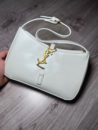 Bolso YSL blanco con logo dorado