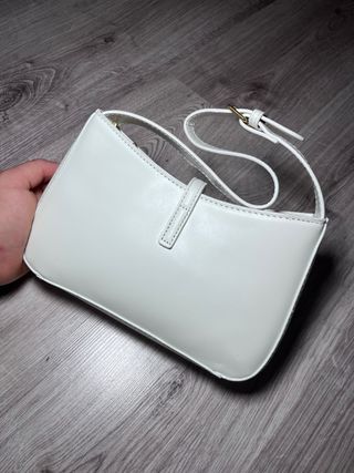 Bolso YSL blanco con logo dorado