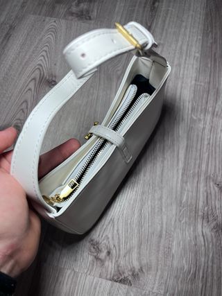 Bolso YSL blanco con logo dorado