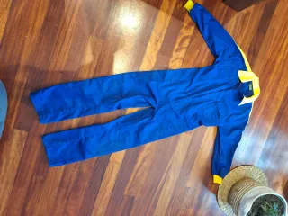 Mono de trabajo infantil azul y amarillo