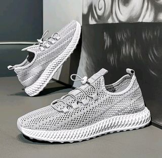 Zapatillas deportivas grises y blancas