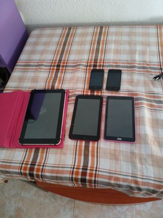 3 tablets y 2 iPhone 4
