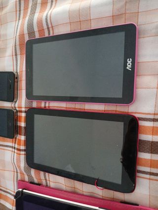 3 tablets y 2 iPhone 4
