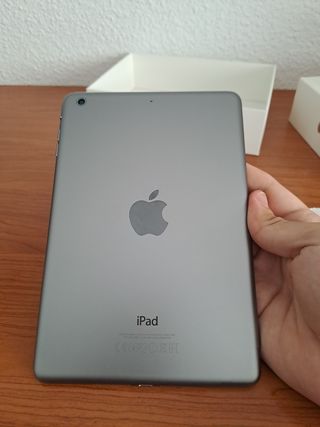 iPad mini 2 16GB argento + caricabatterie + custodia