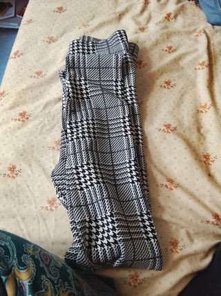 Pantalones de cuadros blanco y negro
