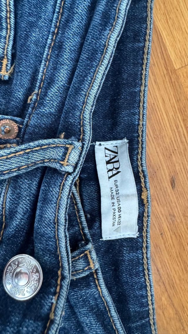 Pantalón vaquero Zara campana azul