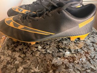Nike Mercurial Talla 43 Negro/Dorado