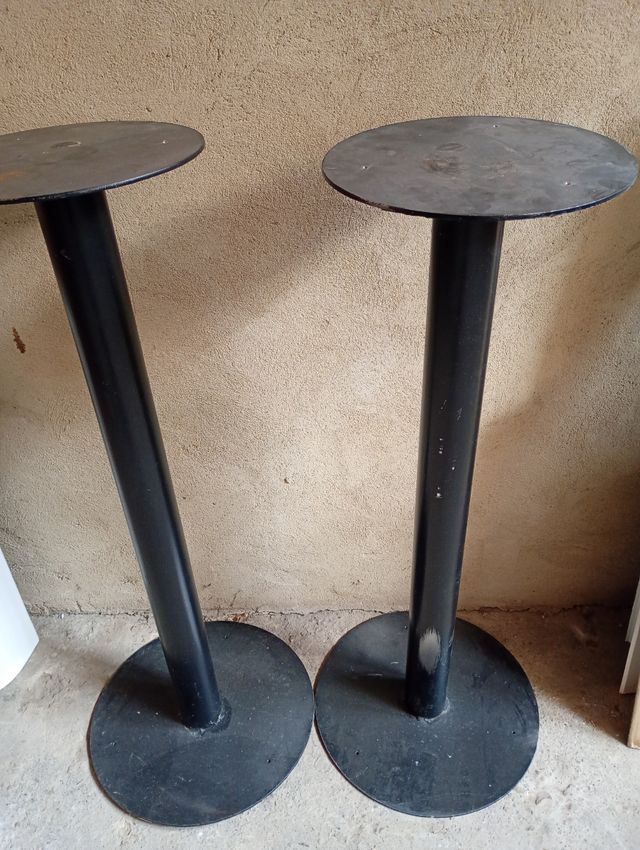 2 estructuras metálicas para velador, mesas altas.