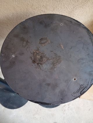 Estructura metálica para mesa alta de bar.