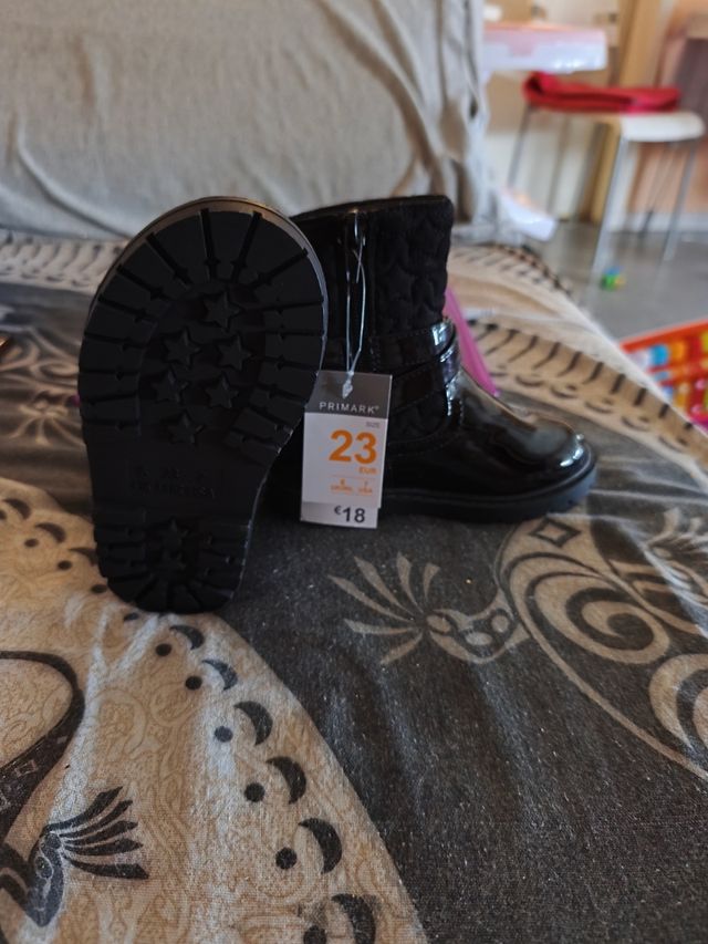 Botitas niña charol negro 