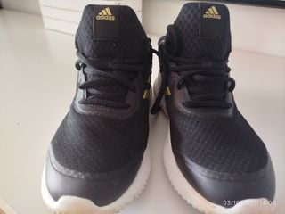 Zapatillas Adidas Negras y Doradas hombre o mujer