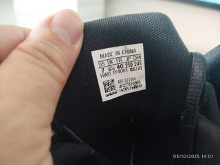 Zapatillas Adidas Negras y Doradas hombre o mujer