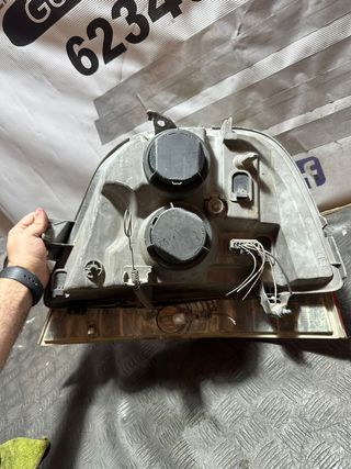 Faro Derecho Renault Master II 2002
