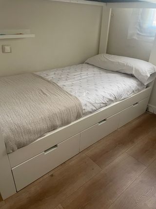 Litera blanca con cama doble y almacenaje