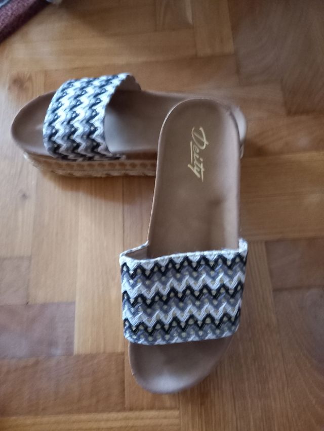 Sandalias Deity sin estrenar
