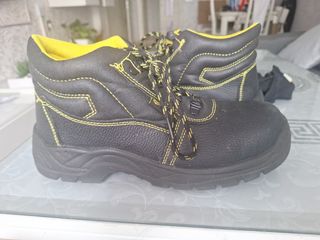 Botas de seguridad negras y amarillas ,