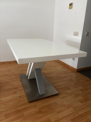 Mesa de comedor moderna blanca y gris
