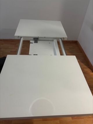 Mesa de comedor moderna blanca y gris