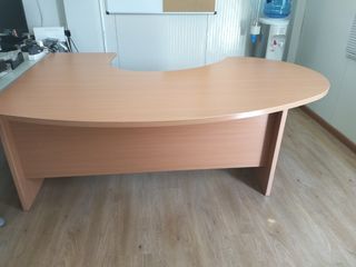 Mesa de oficina de madera