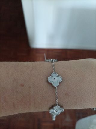 Pulsera trébol plata y plateada blanco