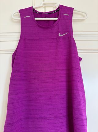 Camiseta Nike Running Morada Mujer