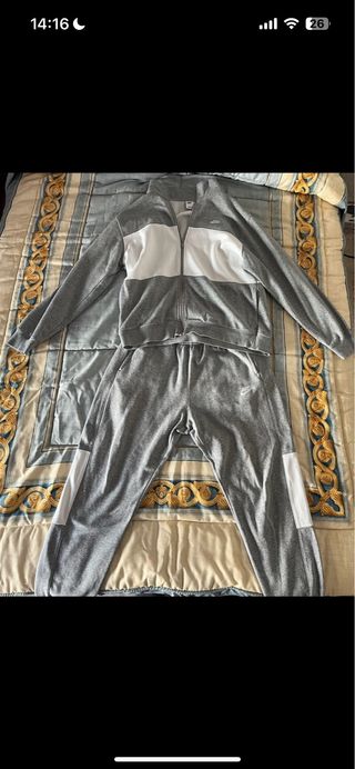 Conjunto chándal Nike gris y blanco