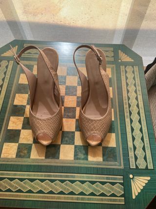 Zapatos de fiesta dorados Marta Gómez talla 39