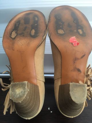 Botines camperos beige ante tacón