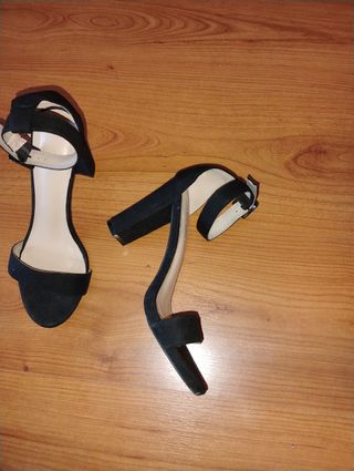 Zapatos de tacón negros