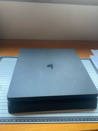 PS4 (PlayStation 4) + 4 Juegos