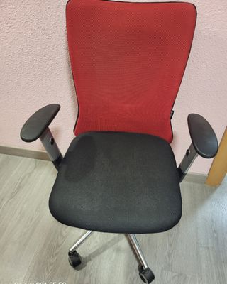 Silla de escritorio ergonómica roja y negra