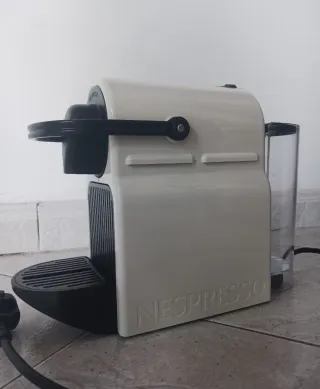 Cafetera Nespresso Inissia Kups