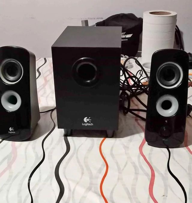 Altavoces Logitech Negros