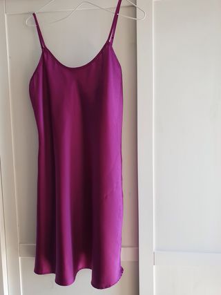 Camisón satinado morado