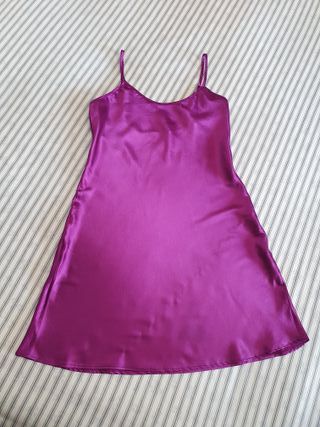 Camisón satinado morado