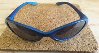 Gafas de sol vintage azules estilo 90s