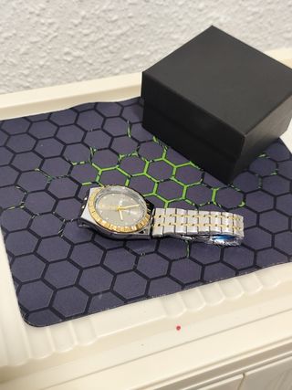Reloj hombre dorado y plateado
