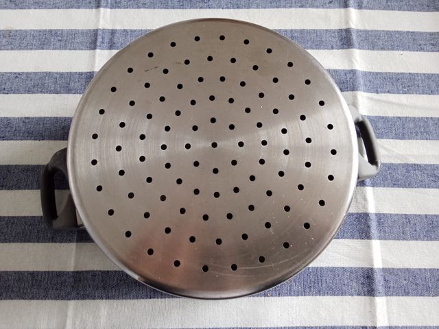 Escurridor metálico para alimentos