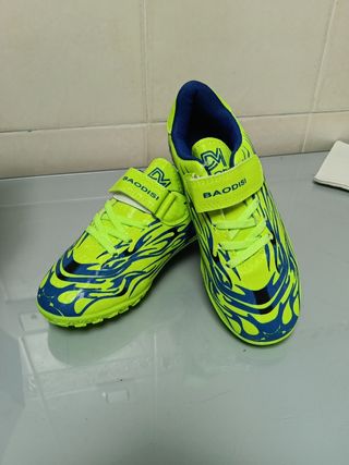 Botas fútbol multitacos niño talla 32